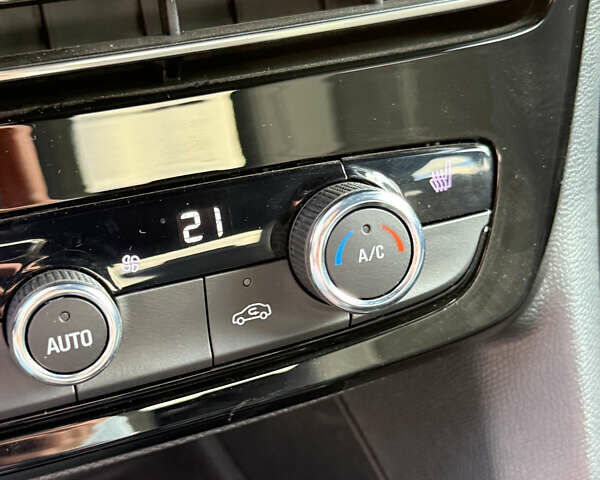 Білий Опель Mokka-e, об'ємом двигуна 0 л та пробігом 1 тис. км за 27315 $, фото 36 на Automoto.ua