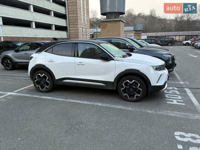 Белый Опель Mokka-e, объемом двигателя 0 л и пробегом 13 тыс. км за 19500 $, фото 3 на Automoto.ua