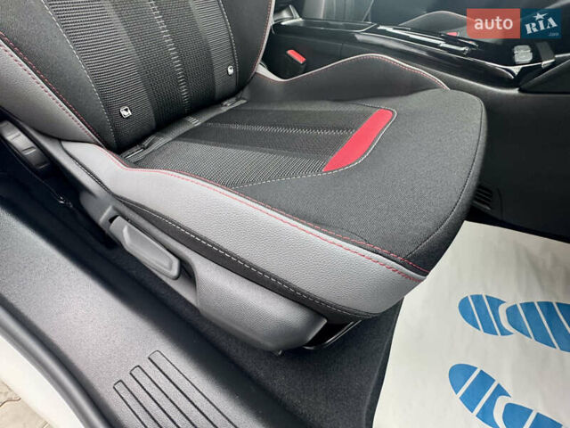 Белый Опель Mokka-e, объемом двигателя 0 л и пробегом 14 тыс. км за 18900 $, фото 26 на Automoto.ua