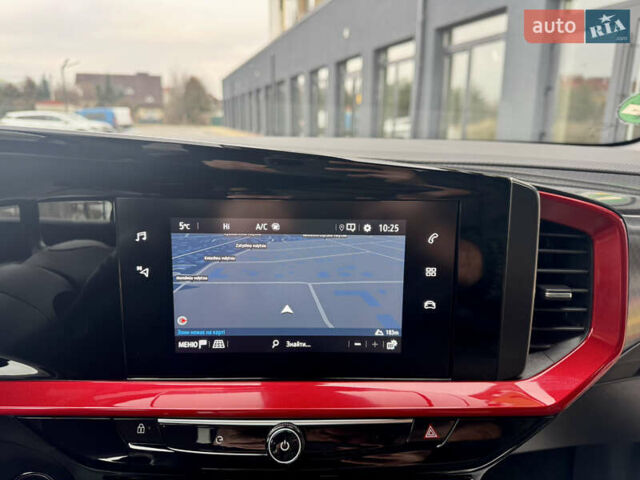 Белый Опель Mokka-e, объемом двигателя 0 л и пробегом 14 тыс. км за 18900 $, фото 28 на Automoto.ua