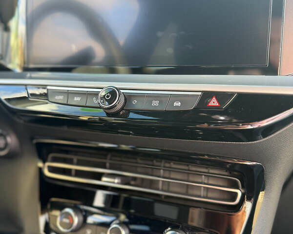 Білий Опель Mokka-e, об'ємом двигуна 0 л та пробігом 1 тис. км за 27315 $, фото 47 на Automoto.ua