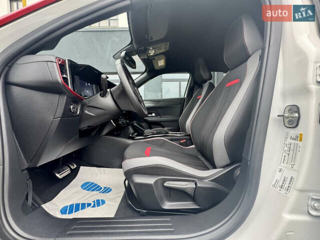 Белый Опель Mokka-e, объемом двигателя 0 л и пробегом 14 тыс. км за 18900 $, фото 40 на Automoto.ua