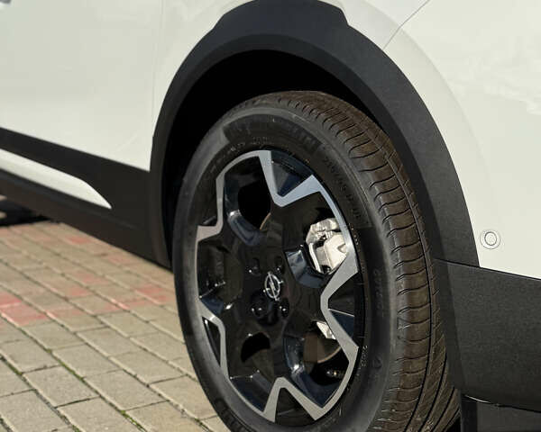 Білий Опель Mokka-e, об'ємом двигуна 0 л та пробігом 1 тис. км за 27315 $, фото 6 на Automoto.ua