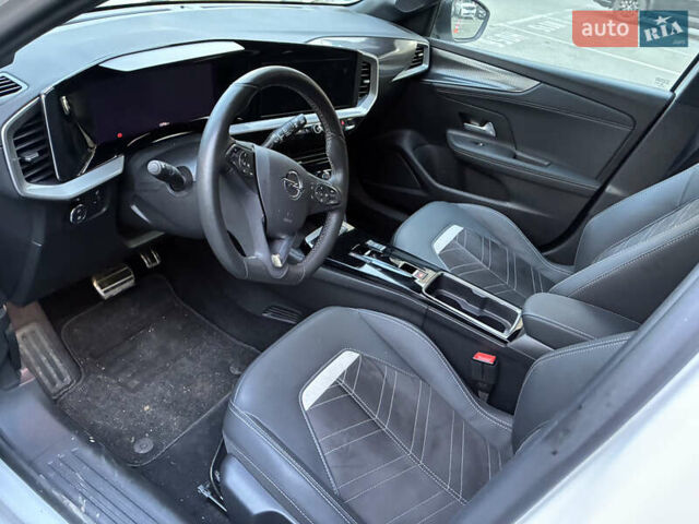 Белый Опель Mokka-e, объемом двигателя 0 л и пробегом 13 тыс. км за 19500 $, фото 17 на Automoto.ua