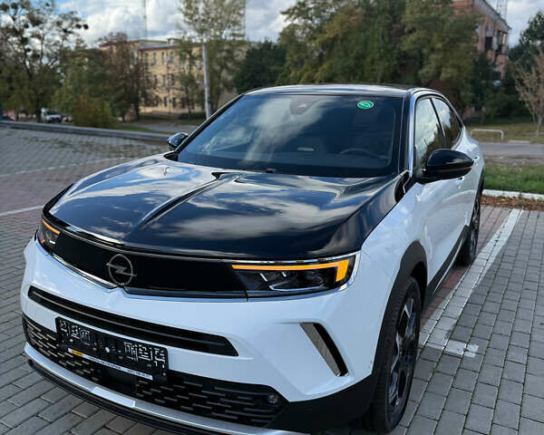 Білий Опель Mokka-e, об'ємом двигуна 0 л та пробігом 1 тис. км за 27315 $, фото 8 на Automoto.ua