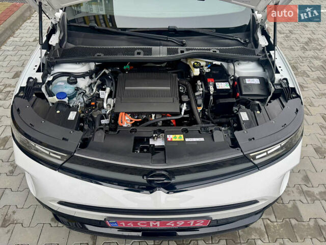 Белый Опель Mokka-e, объемом двигателя 0 л и пробегом 14 тыс. км за 18900 $, фото 85 на Automoto.ua