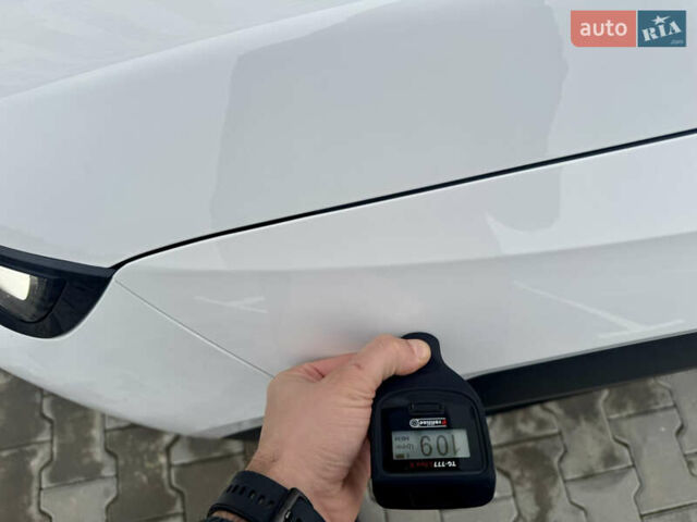 Белый Опель Mokka-e, объемом двигателя 0 л и пробегом 14 тыс. км за 18900 $, фото 55 на Automoto.ua