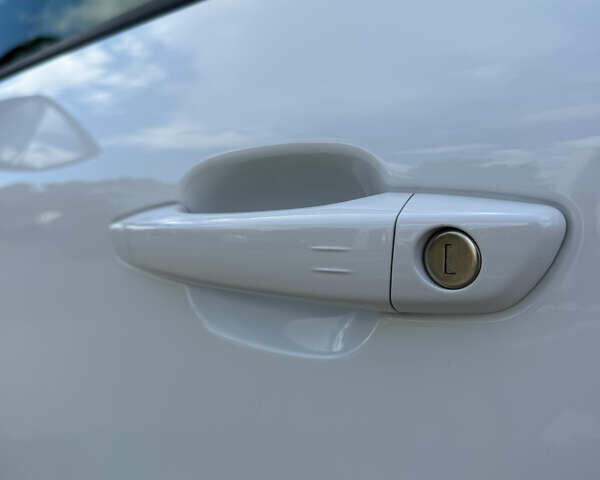 Білий Опель Mokka-e, об'ємом двигуна 0 л та пробігом 1 тис. км за 27315 $, фото 12 на Automoto.ua