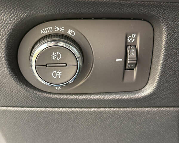 Білий Опель Mokka-e, об'ємом двигуна 0 л та пробігом 1 тис. км за 27315 $, фото 46 на Automoto.ua