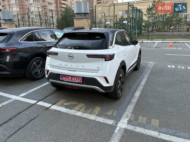 Белый Опель Mokka-e, объемом двигателя 0 л и пробегом 13 тыс. км за 19500 $, фото 5 на Automoto.ua