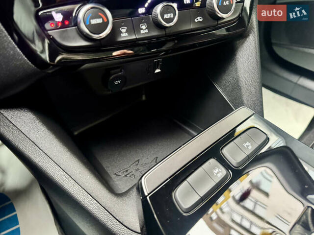 Белый Опель Mokka-e, объемом двигателя 0 л и пробегом 14 тыс. км за 18900 $, фото 49 на Automoto.ua