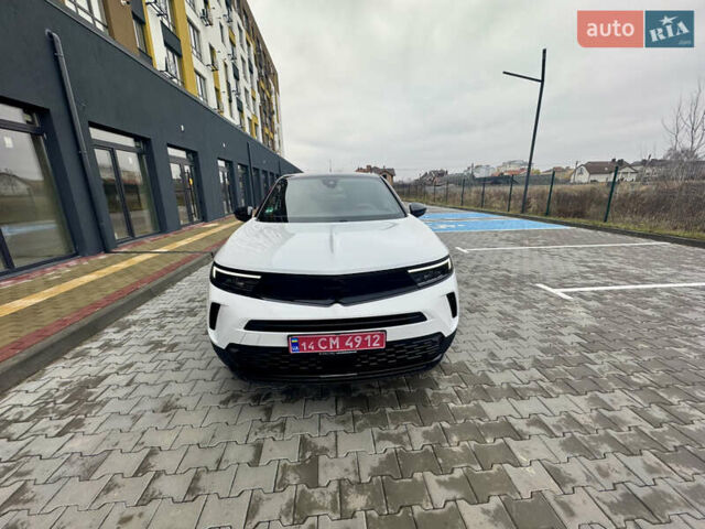 Белый Опель Mokka-e, объемом двигателя 0 л и пробегом 14 тыс. км за 18900 $, фото 1 на Automoto.ua