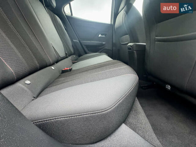 Белый Опель Mokka-e, объемом двигателя 0 л и пробегом 14 тыс. км за 18900 $, фото 34 на Automoto.ua