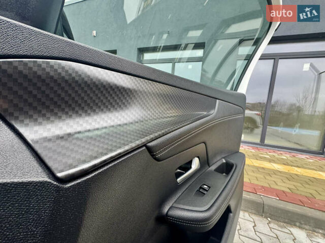 Белый Опель Mokka-e, объемом двигателя 0 л и пробегом 14 тыс. км за 18900 $, фото 20 на Automoto.ua