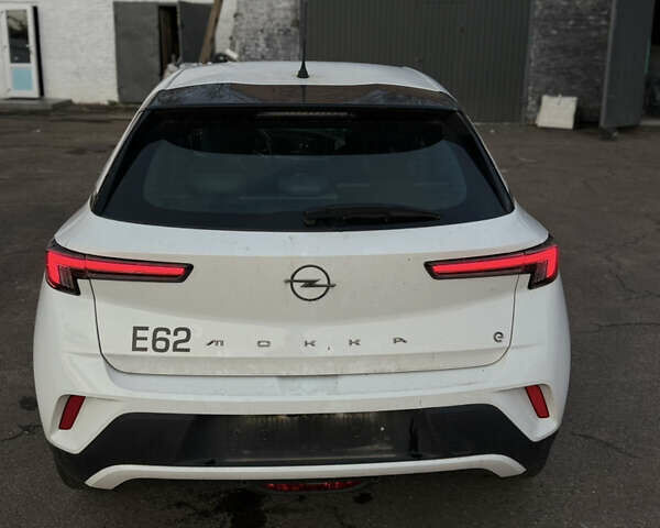 Білий Опель Mokka-e, об'ємом двигуна 0 л та пробігом 17 тис. км за 13600 $, фото 6 на Automoto.ua