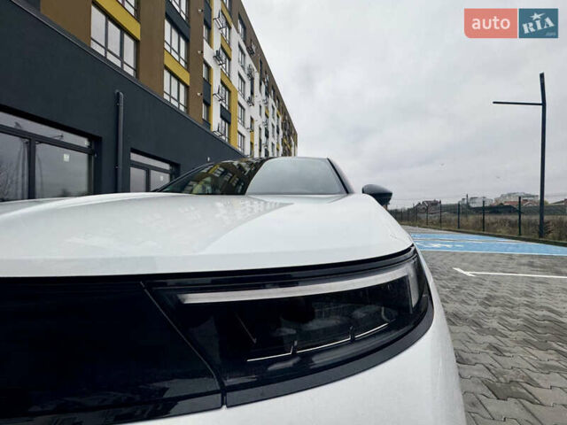 Белый Опель Mokka-e, объемом двигателя 0 л и пробегом 14 тыс. км за 18900 $, фото 11 на Automoto.ua