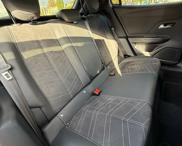 Білий Опель Mokka-e, об'ємом двигуна 0 л та пробігом 1 тис. км за 27315 $, фото 48 на Automoto.ua