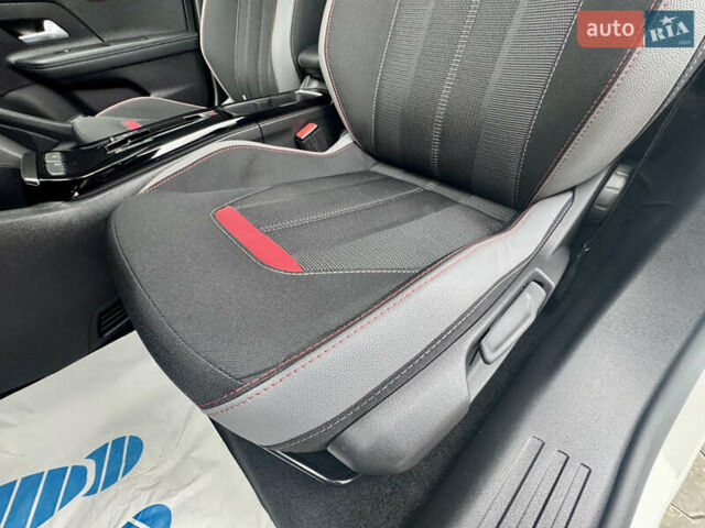 Белый Опель Mokka-e, объемом двигателя 0 л и пробегом 14 тыс. км за 18900 $, фото 42 на Automoto.ua