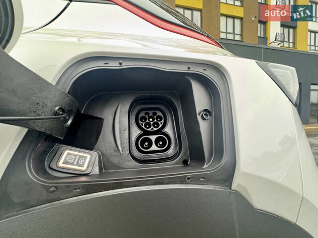 Белый Опель Mokka-e, объемом двигателя 0 л и пробегом 14 тыс. км за 18900 $, фото 38 на Automoto.ua