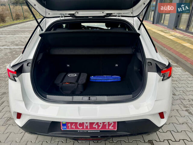 Белый Опель Mokka-e, объемом двигателя 0 л и пробегом 14 тыс. км за 18900 $, фото 15 на Automoto.ua