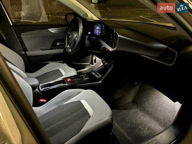 Білий Опель Mokka-e, об'ємом двигуна 0 л та пробігом 16 тис. км за 17900 $, фото 8 на Automoto.ua