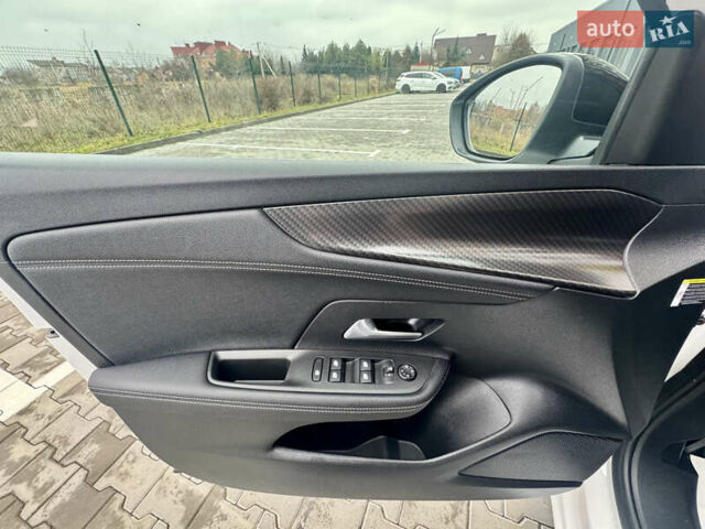 Белый Опель Mokka-e, объемом двигателя 0 л и пробегом 14 тыс. км за 18900 $, фото 39 на Automoto.ua