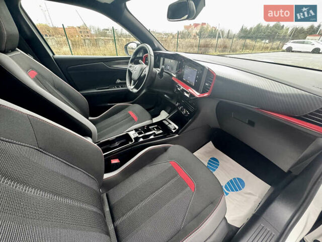 Белый Опель Mokka-e, объемом двигателя 0 л и пробегом 14 тыс. км за 18900 $, фото 23 на Automoto.ua