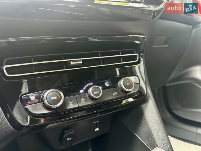 Белый Опель Mokka-e, объемом двигателя 0 л и пробегом 14 тыс. км за 18900 $, фото 48 на Automoto.ua