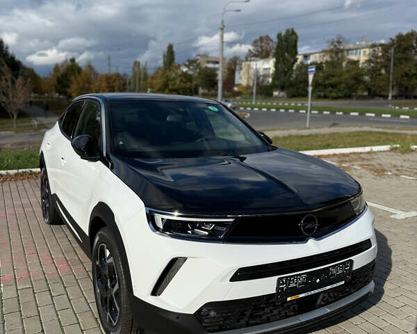 Білий Опель Mokka-e, об'ємом двигуна 0 л та пробігом 1 тис. км за 27315 $, фото 3 на Automoto.ua