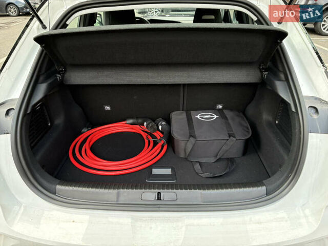 Білий Опель Mokka-e, об'ємом двигуна 0 л та пробігом 8 тис. км за 18500 $, фото 11 на Automoto.ua