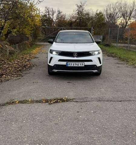 Белый Опель Mokka-e, объемом двигателя 0 л и пробегом 29 тыс. км за 18000 $, фото 1 на Automoto.ua