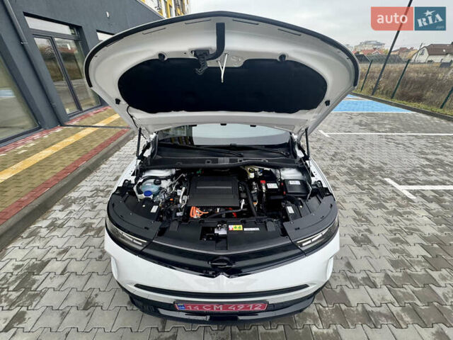 Белый Опель Mokka-e, объемом двигателя 0 л и пробегом 14 тыс. км за 18900 $, фото 84 на Automoto.ua