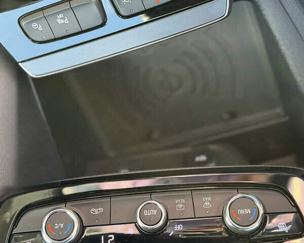 Білий Опель Mokka-e, об'ємом двигуна 0 л та пробігом 1 тис. км за 27315 $, фото 38 на Automoto.ua