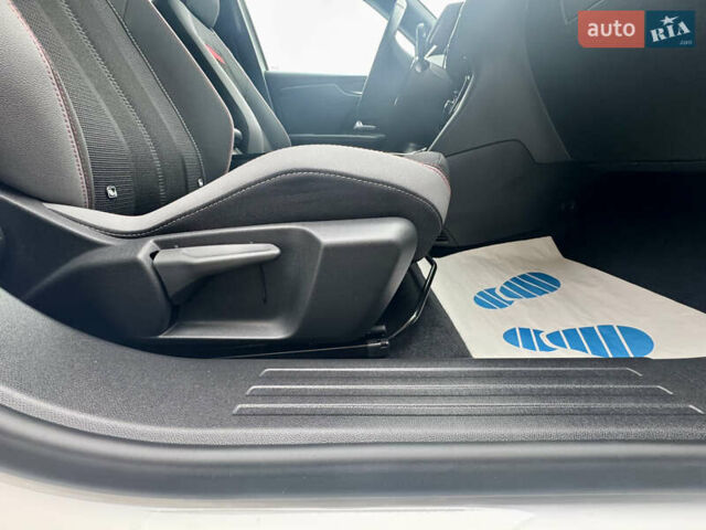 Белый Опель Mokka-e, объемом двигателя 0 л и пробегом 14 тыс. км за 18900 $, фото 25 на Automoto.ua