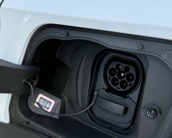 Білий Опель Mokka-e, об'ємом двигуна 0 л та пробігом 1 тис. км за 27315 $, фото 53 на Automoto.ua