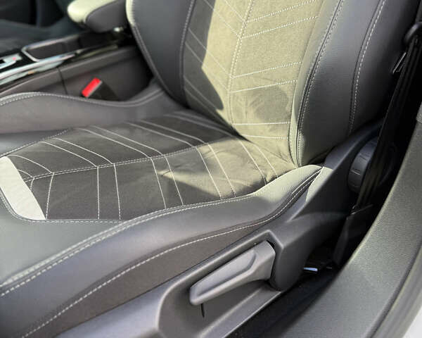 Білий Опель Mokka-e, об'ємом двигуна 0 л та пробігом 1 тис. км за 27315 $, фото 21 на Automoto.ua