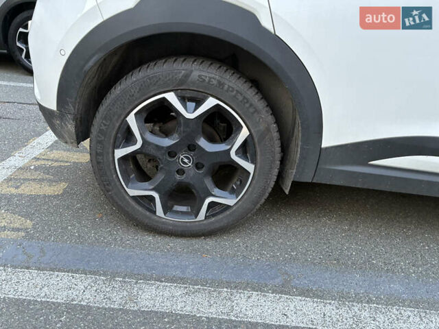 Белый Опель Mokka-e, объемом двигателя 0 л и пробегом 13 тыс. км за 19500 $, фото 9 на Automoto.ua