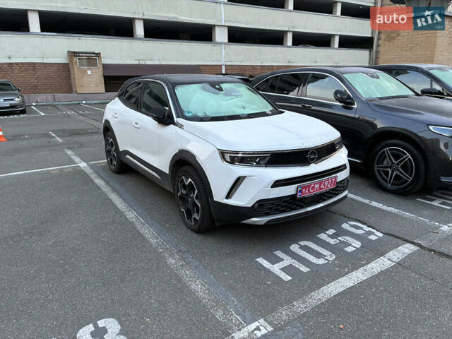 Белый Опель Mokka-e, объемом двигателя 0 л и пробегом 13 тыс. км за 19500 $, фото 2 на Automoto.ua