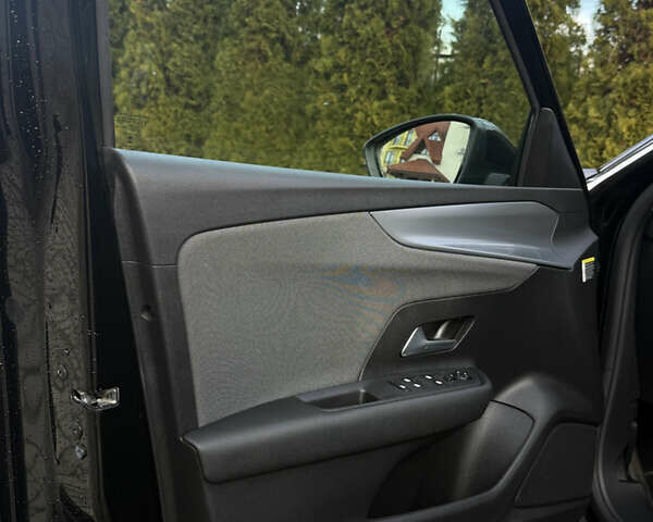 Черный Опель Mokka-e, объемом двигателя 0 л и пробегом 83 тыс. км за 15900 $, фото 45 на Automoto.ua