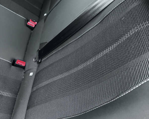 Чорний Опель Mokka-e, об'ємом двигуна 0 л та пробігом 84 тис. км за 18200 $, фото 7 на Automoto.ua