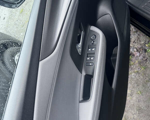 Чорний Опель Mokka-e, об'ємом двигуна 0 л та пробігом 84 тис. км за 18200 $, фото 8 на Automoto.ua