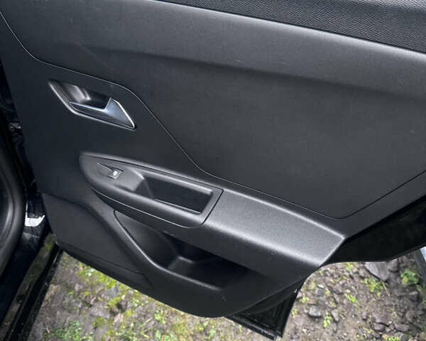 Чорний Опель Mokka-e, об'ємом двигуна 0 л та пробігом 84 тис. км за 18200 $, фото 11 на Automoto.ua