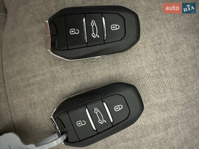 Черный Опель Mokka-e, объемом двигателя 0 л и пробегом 73 тыс. км за 16888 $, фото 16 на Automoto.ua