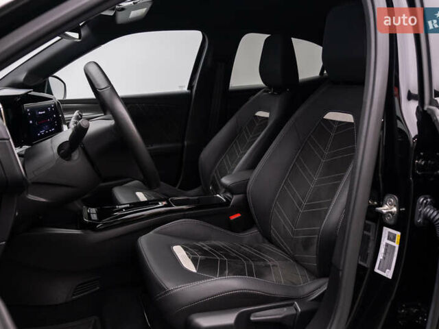 Черный Опель Mokka-e, объемом двигателя 0 л и пробегом 8 тыс. км за 25909 $, фото 3 на Automoto.ua