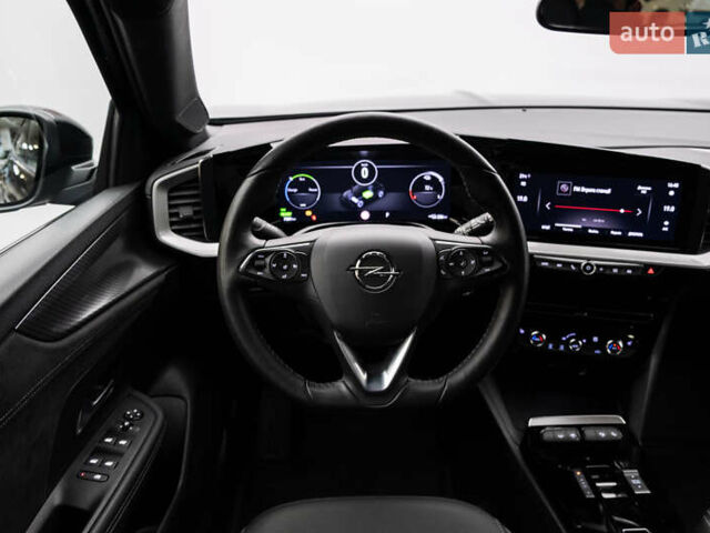 Черный Опель Mokka-e, объемом двигателя 0 л и пробегом 8 тыс. км за 25909 $, фото 6 на Automoto.ua