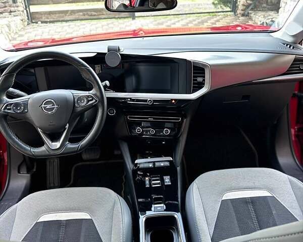 Красный Опель Mokka-e, объемом двигателя 0 л и пробегом 25 тыс. км за 19881 $, фото 5 на Automoto.ua