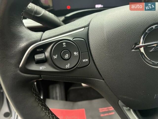 Серый Опель Mokka-e, объемом двигателя 0 л и пробегом 39 тыс. км за 18500 $, фото 98 на Automoto.ua