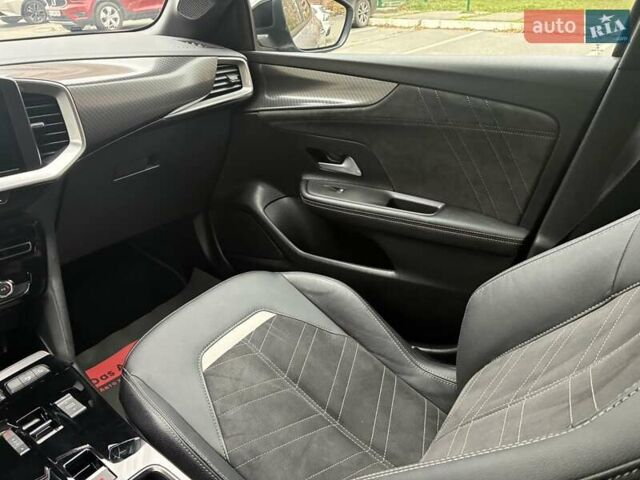 Серый Опель Mokka-e, объемом двигателя 0 л и пробегом 39 тыс. км за 18500 $, фото 108 на Automoto.ua