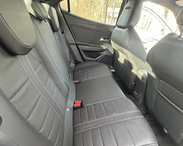 Сірий Опель Mokka-e, об'ємом двигуна 0 л та пробігом 69 тис. км за 16900 $, фото 31 на Automoto.ua