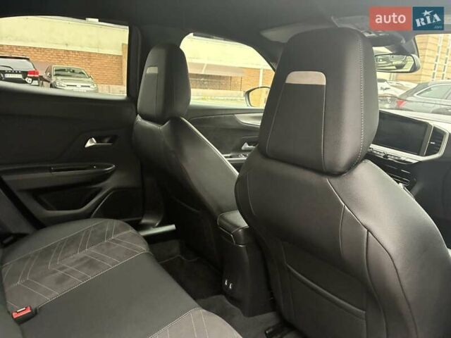 Серый Опель Mokka-e, объемом двигателя 0 л и пробегом 39 тыс. км за 18500 $, фото 59 на Automoto.ua